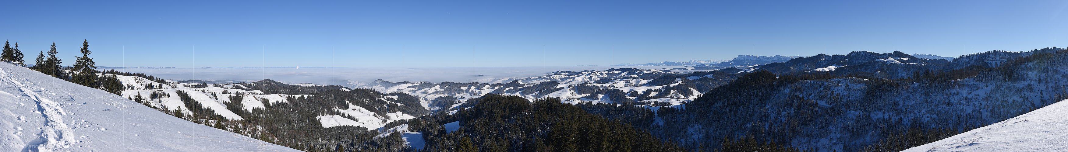 P019191: Panoramafoto Luzerner Hinterland und Pilatus im Winter
