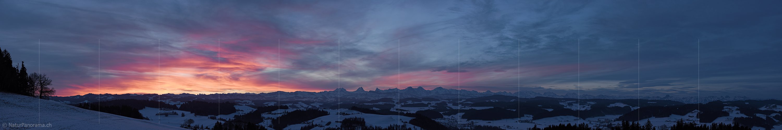 P019222: Panoramafoto Morgenstimmung über dem Emmental und den Berner Alpen