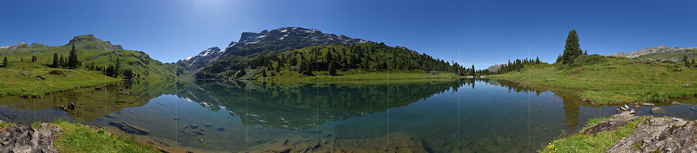 P020002a: 360° Panoramafoto Spiegelung im Engstlensee