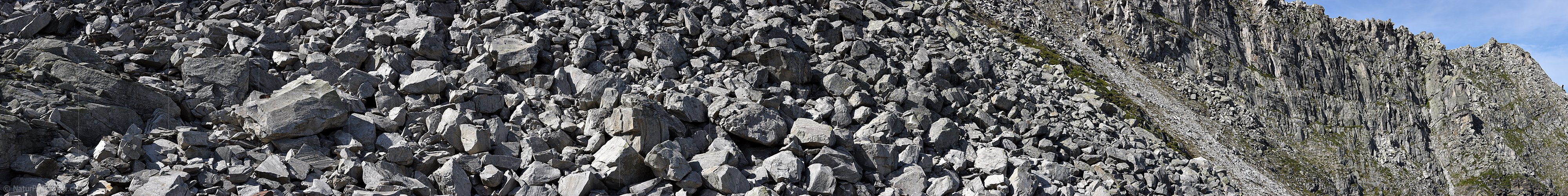 P020357: Panoramafoto Geröllhalde und Felswand