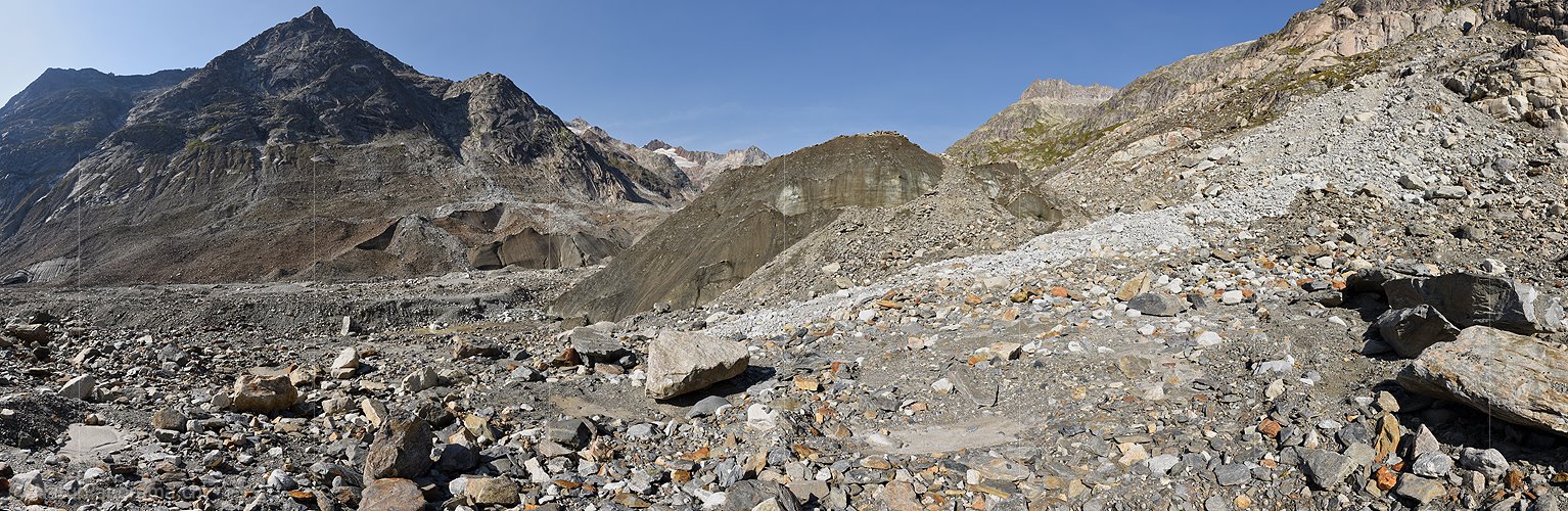 P020471: Panoramafoto Eisblock vor dem Unteraargletscher (Stand 8.2017)