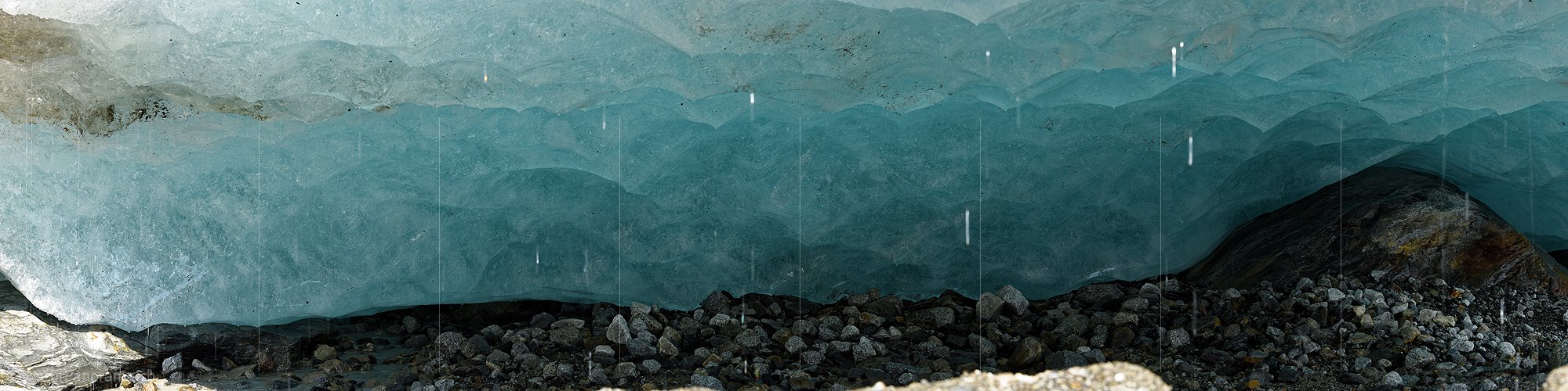 P020484: Panoramafoto Hellblaues Gletschereis in kleiner Grotte