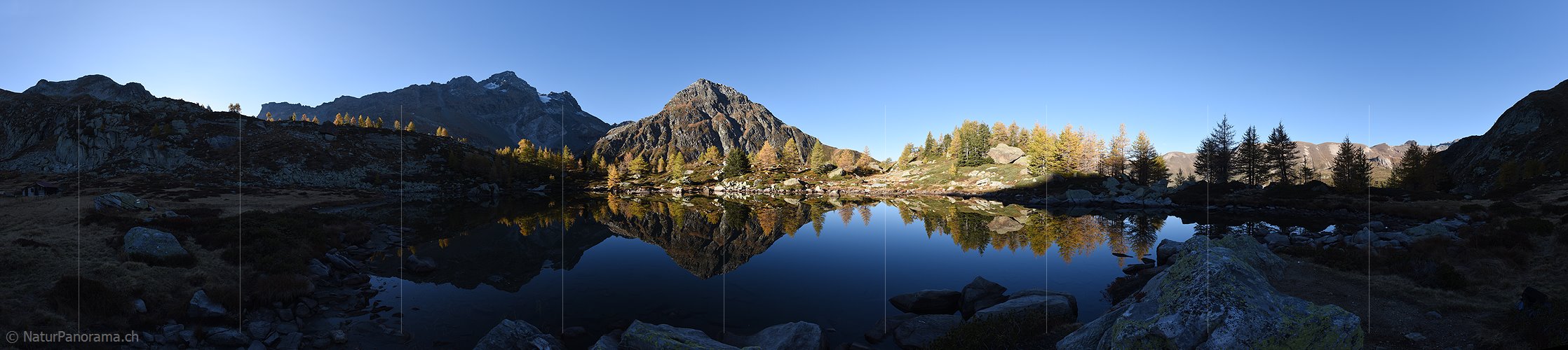 P020645: Panoramafoto Morgenstimmung mit Spiegelung an Bergsee
