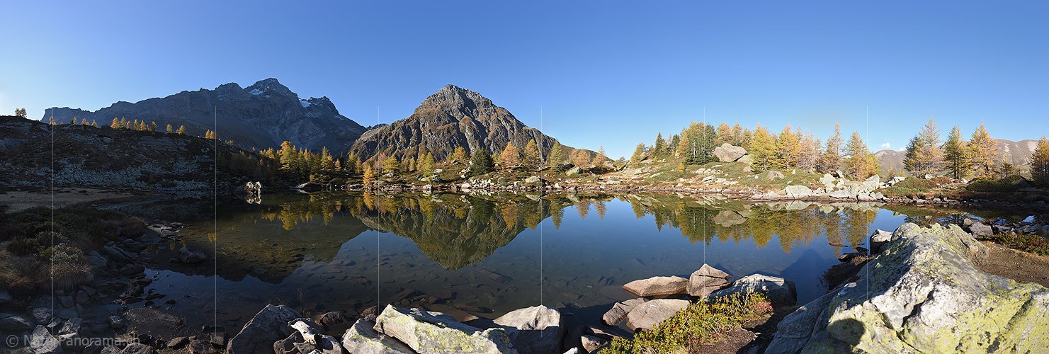 P020648b: Morgenstimmung an Bergsee in herbstlicher Berglandschaft