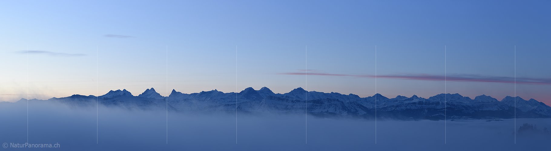 P020767: Panoramafoto Morgendlicher Blick über Nebelmeer zu den Berner Alpen
