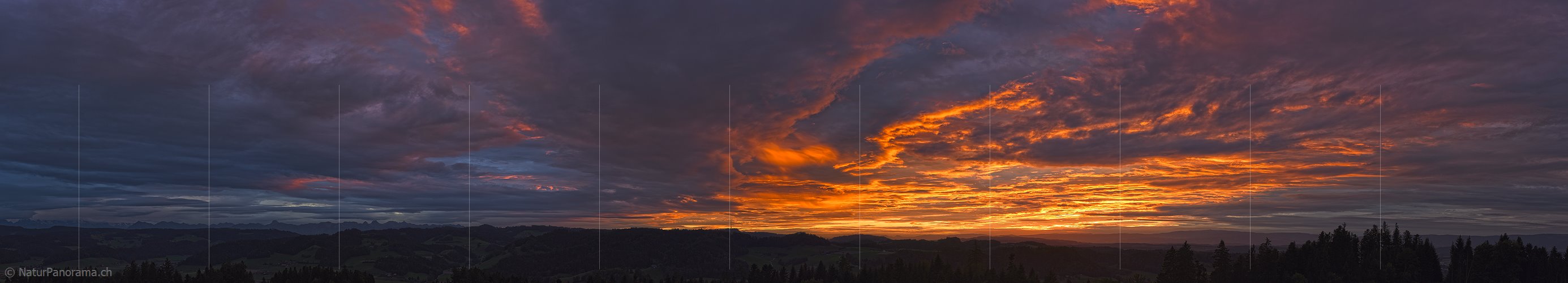 P022331: Panoramafoto Glühender Abendhimmel