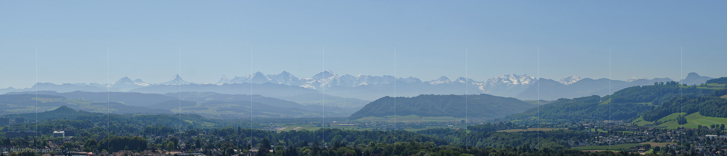 P008115a: Panoramafoto Berner Alpen von der Spitze des Berner Münsters