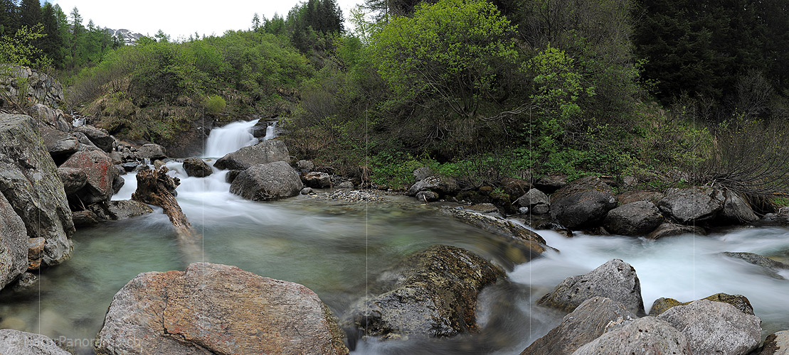 P016211: Panoramafoto Kleiner Wasserfall in Bergbach