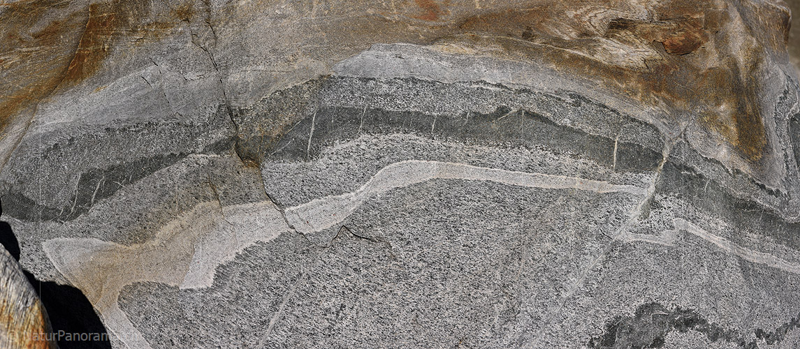 P023560: Panoramafoto von Bändergneis