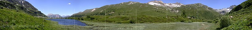 Panoramabild Bergsee in lieblicher Berglandschaft