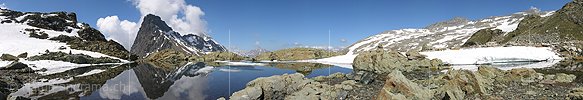 Panoramafoto Spiegelung in Bergsee auf dem Grampielpass, Binntal
