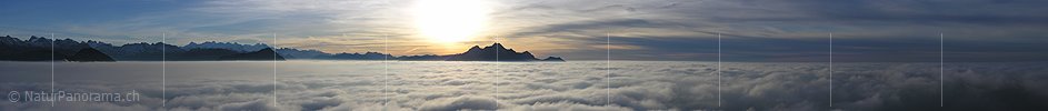 Panoramabild Abendstimmung mit Pilatus und Nebelmeer über der Zentralschweiz.