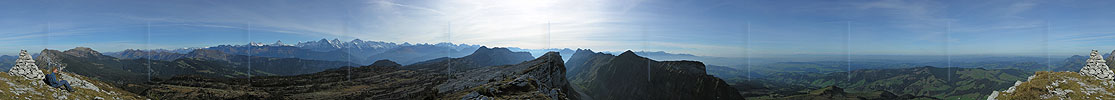 Gipfelpanorama Sieben Hengste mit Alpenkette der Berner Alpen
