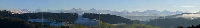 Panorama Emmental: Schloss Trachselwald und Berner Alpen
