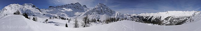 Panoramaaufnahme Berglandschaft im Winter