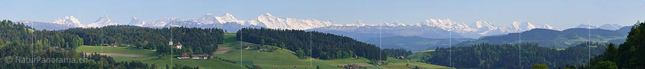 Panoramabild Schloss Trachselwald vor Berner Alpen