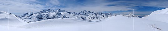 Panoramabild Schneelandschaft in den Schweizer Alpen