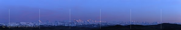 Panorama Abend über den Berner Alpen