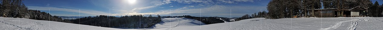Panoramabild Schneebedeckter Höhenzug im Emmental