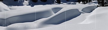 Panoramabild Formen mit Licht und Schatten im Schnee