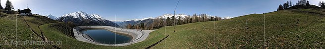 Panorama Ausgleichsbecken in Berglandschaft