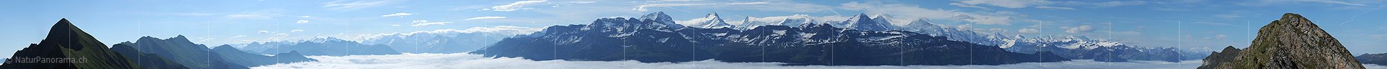 Langes Panoramafoto Brienzer Grat und Berner Alpen