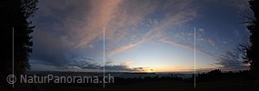 Panoramabild Abendstimmung mit leicht gefärbten Wolken