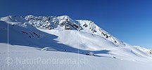 Gigapixel Panoramabild Unberührte Schneelandschaft mit Licht und Schatten