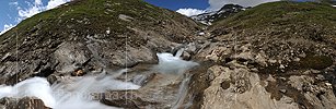 Panoramabild Sprudelnder Bergbach (Langzeitbelichtung)