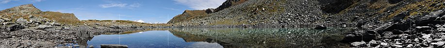 Panoramafoto Spiegelung in klarem Bergsee