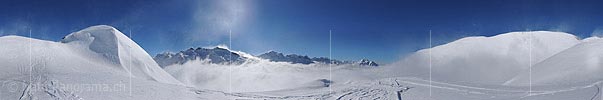 360° Panoramafoto Above the fog in winter landscape in the Alps