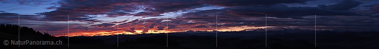 Panoramafoto Morgenstimmung mit glühenden Föhnwolken