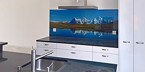 NaturPanorama.ch: Panoramafoto von Eiger, Mönch und Jungfrau auf Küchenrückwand aus Glas
